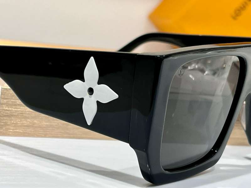 Picture of LV Sunglasses _SKUfw56678690fw